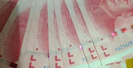 为什么人民币上的金属线不在同一位置？