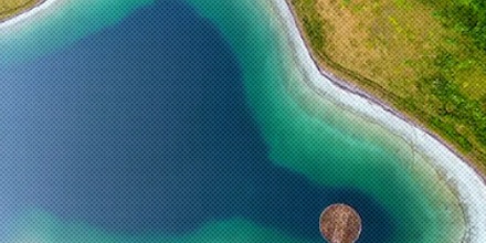 重庆武陵山天池的池底,为什么是不锈钢铺的?