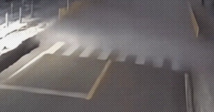 为什么开车路上遇到贴地扩散的白雾要赶紧跑?