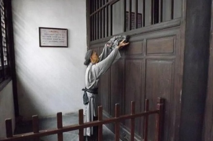 古代典当行的柜台为什么都特别高？