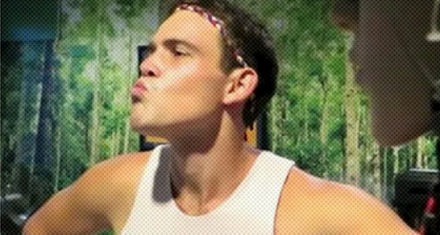 为什么菲律宾人喜欢冲人撅嘴？