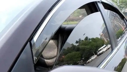 为什么在高速上开车时，最好不要同时打开同侧车窗？