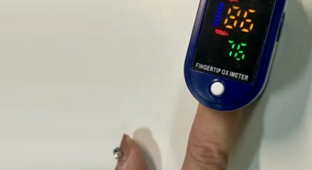 为啥做美甲时少做一根指头，关键时刻能「保命」？